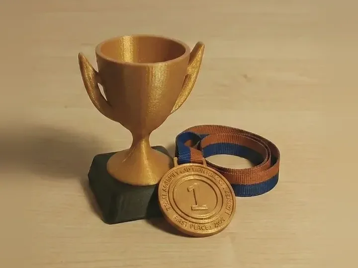 Copa y medalla de primer puesto impresas en 3D en color bronce